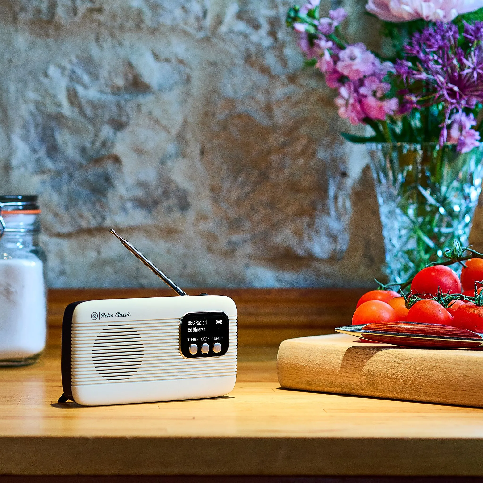 VQ Retro Classic radio. Svart/vit
