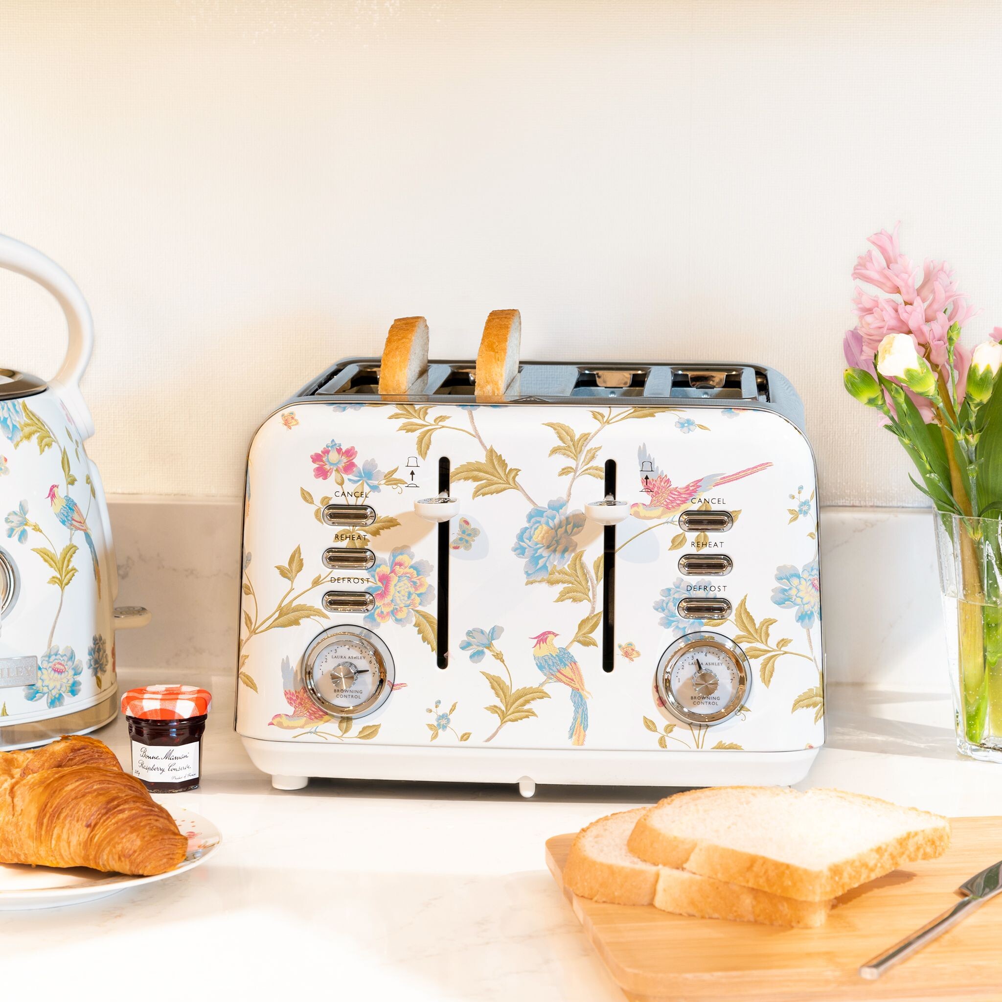 VQ Laura Ashley Slice Toaster. Vit/silver