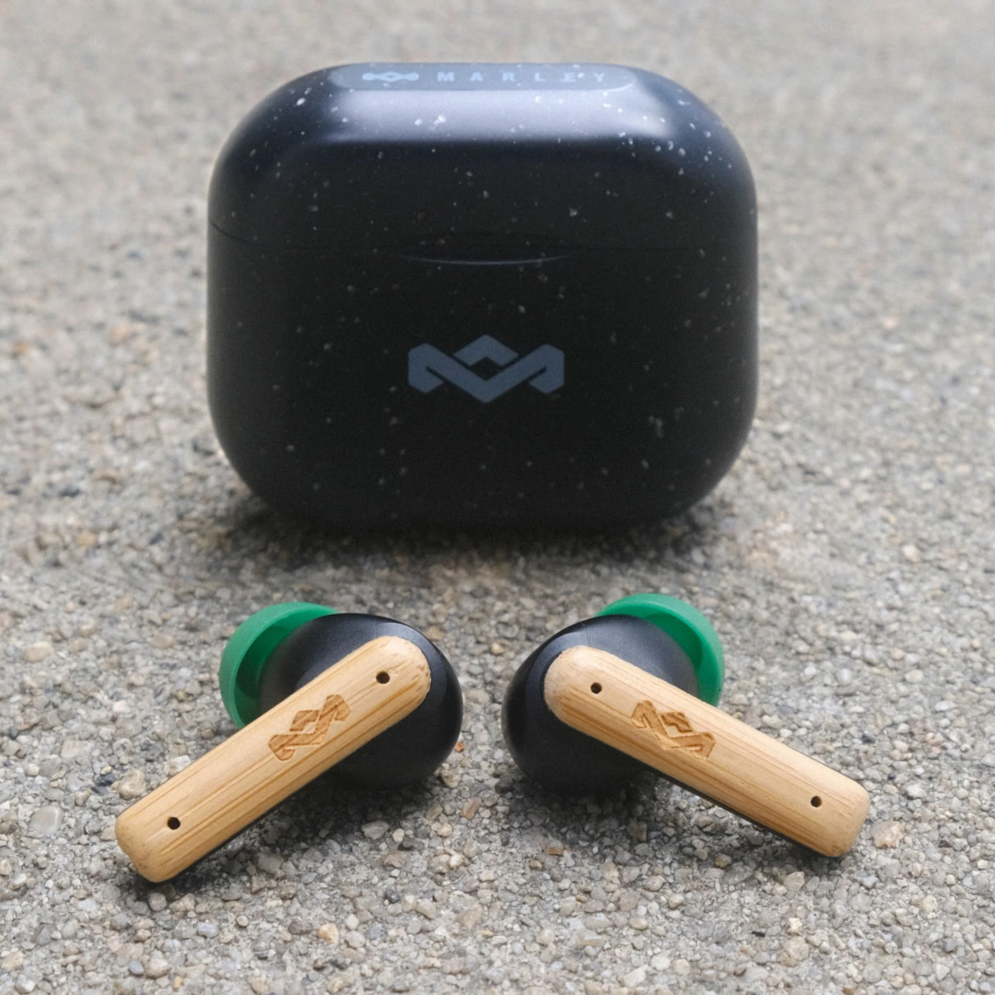 Marley Little Bird True Wireless öronsnäckor. Svart