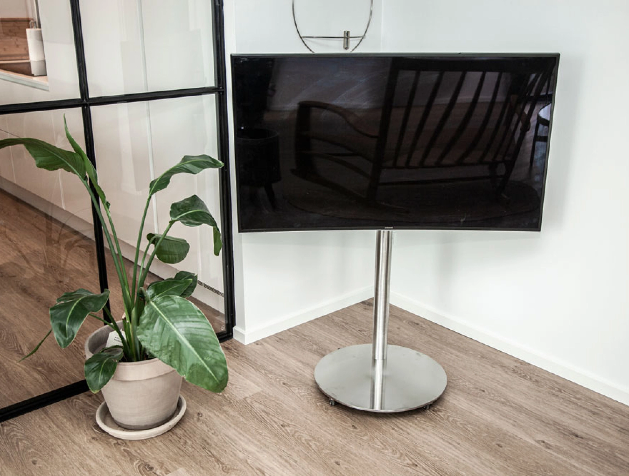 Sinox StandView TV-golvstativ med vridbar topp. 26"-65". Aluminiumfinish