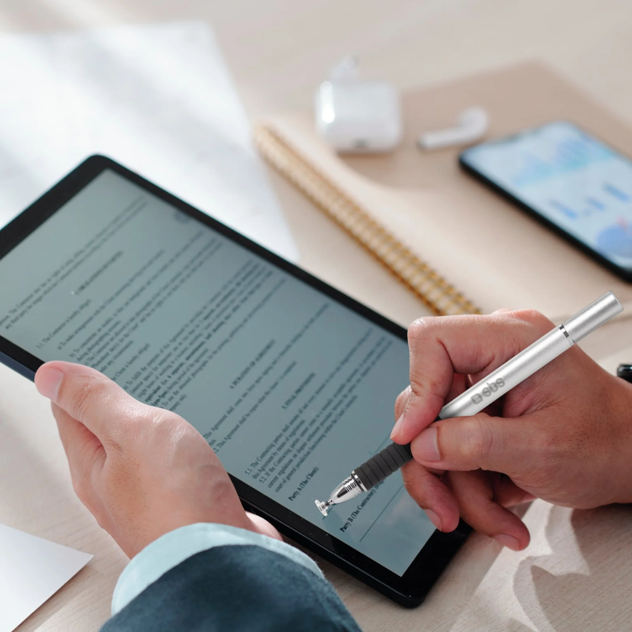 SBS kapacitiv penna för smartphones och surfplattor. Silver/svart