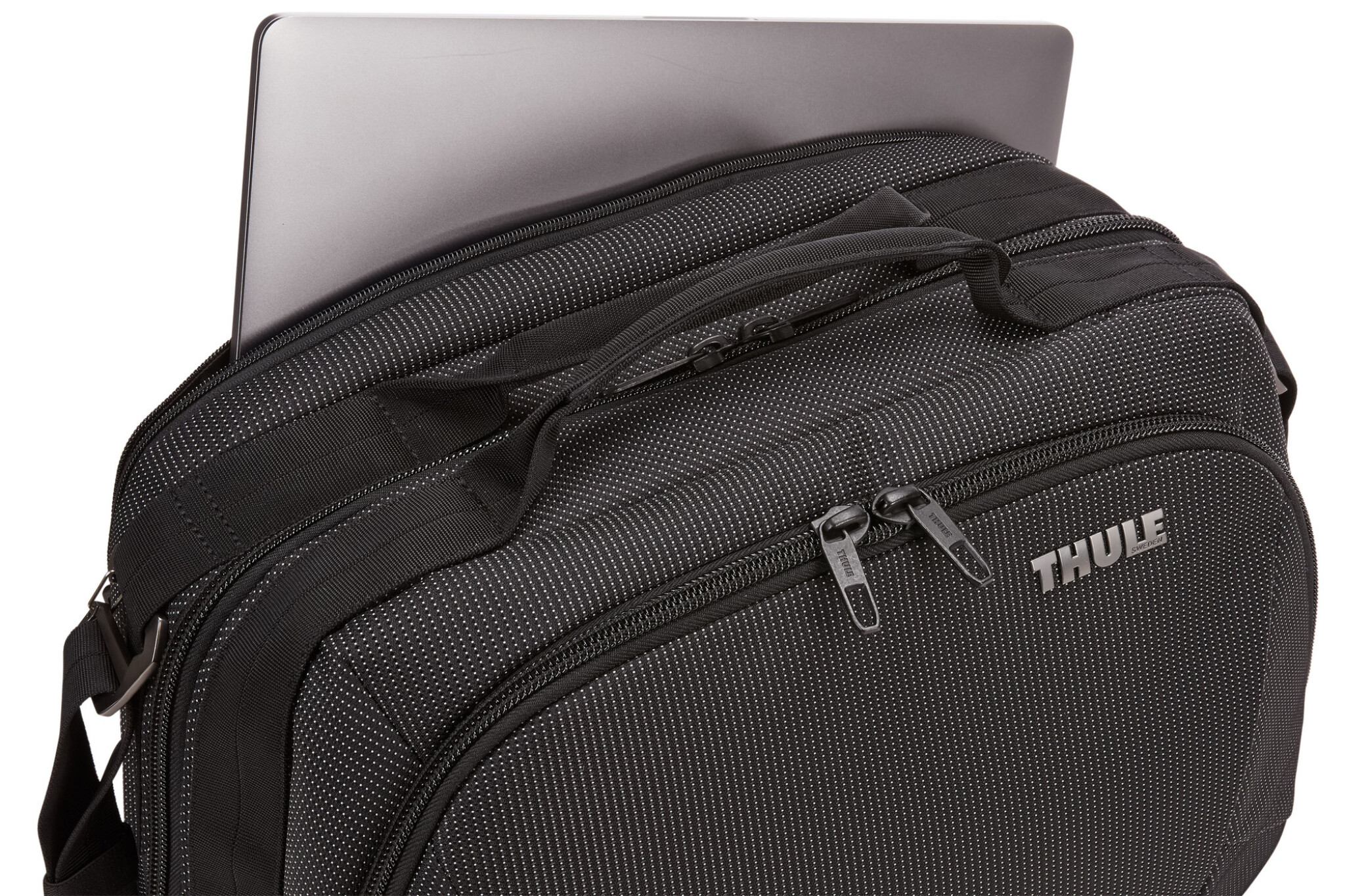 Thule Crossover 2 Boarding Bag 25L. Svart