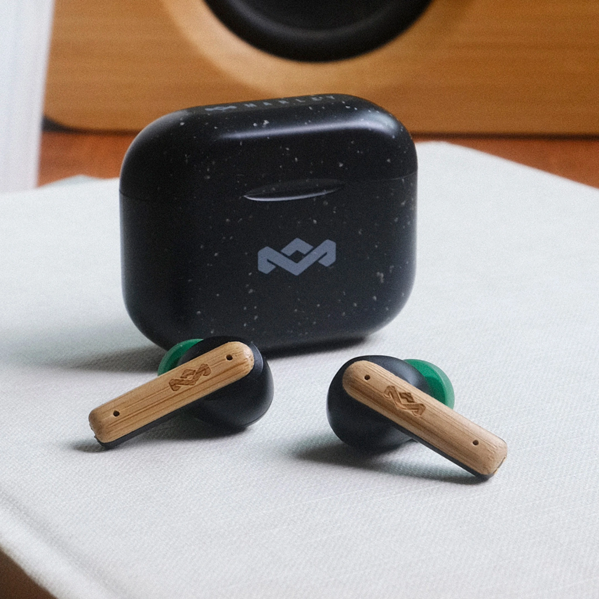 Marley Little Bird True Wireless öronsnäckor. Svart