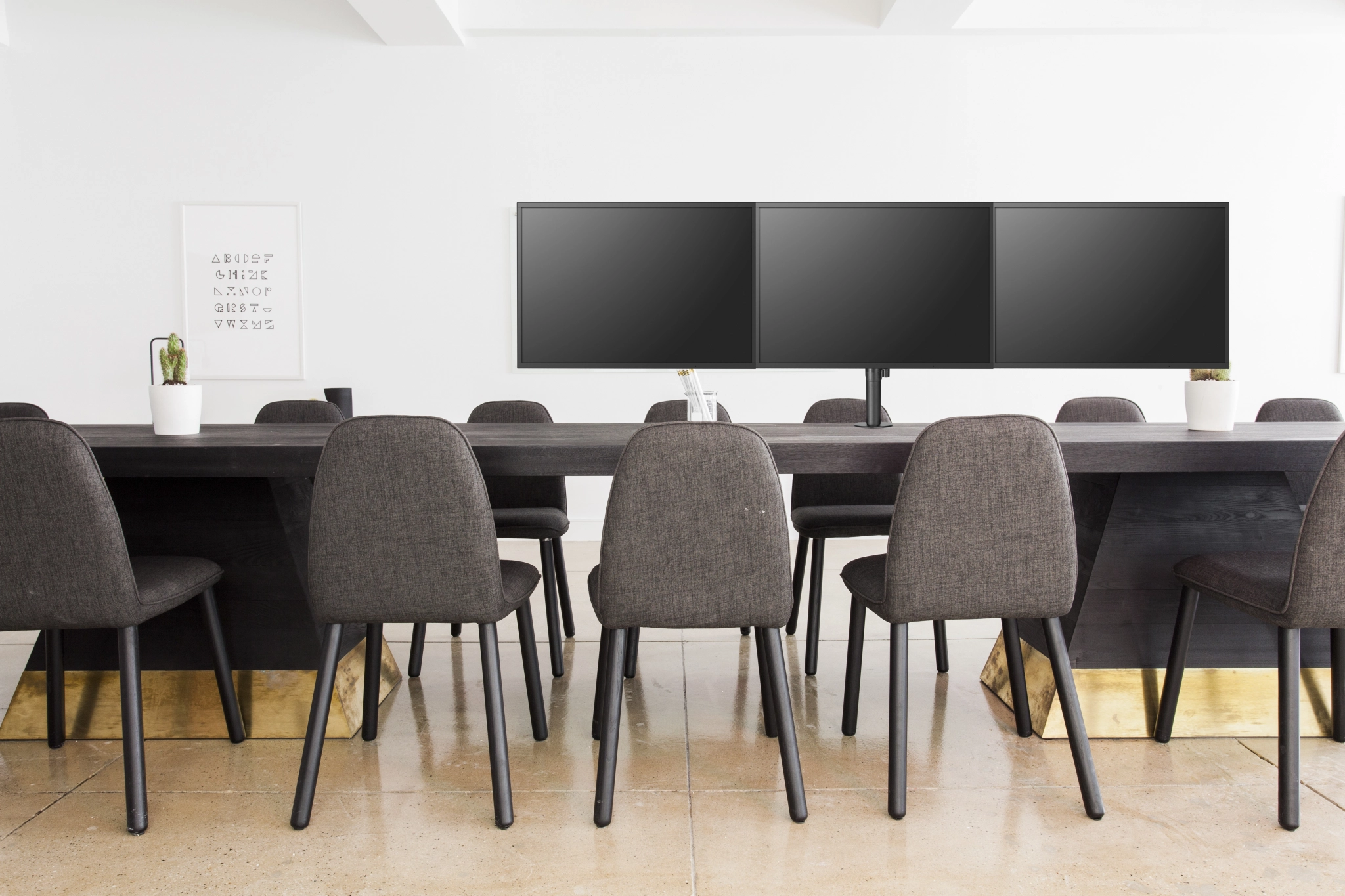 Sinox Office skärmstativ för 3 skärmar. Upp till 27". Svart