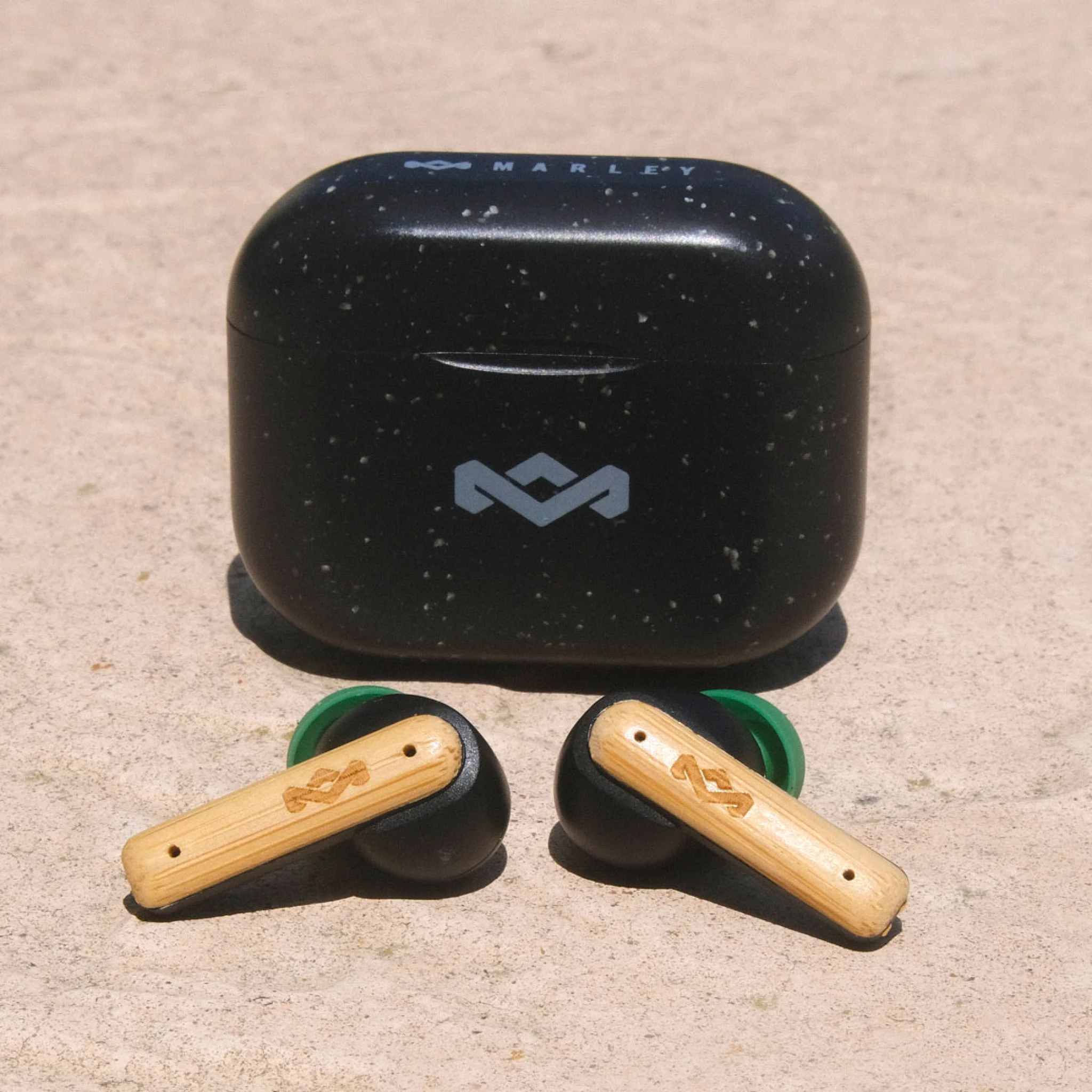 Marley Little Bird True Wireless öronsnäckor. Svart